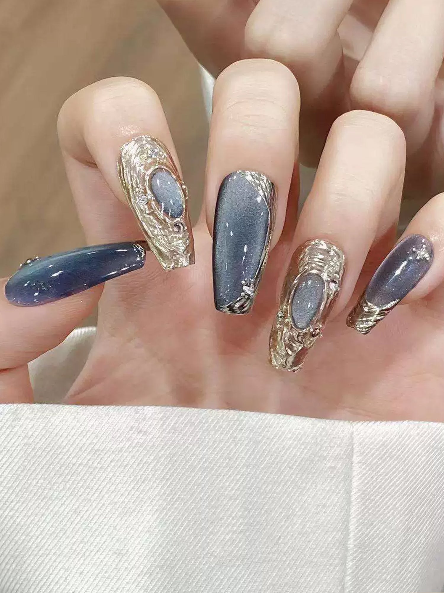 Blue Bulb Cat-Eye Effect Press-On Nails PN008