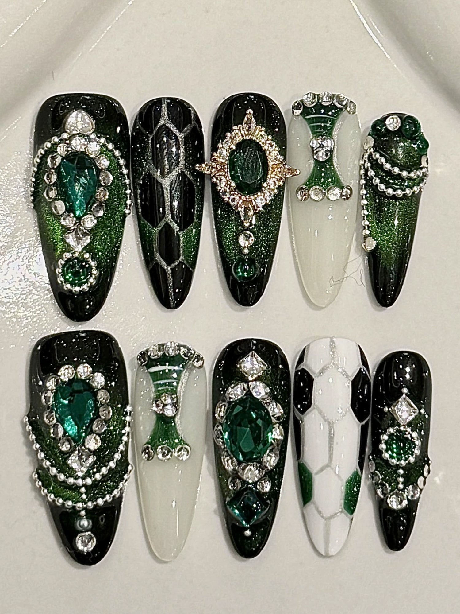 Luxury Green & Black Glitter with Emerald Rhinestones & Snake Scale Design Press-On Nails PN011